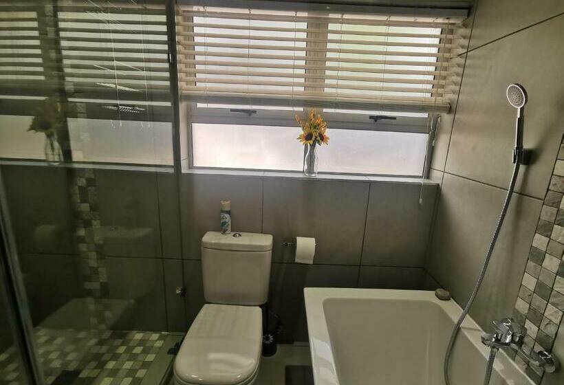 פנסיון Utopia Guest House