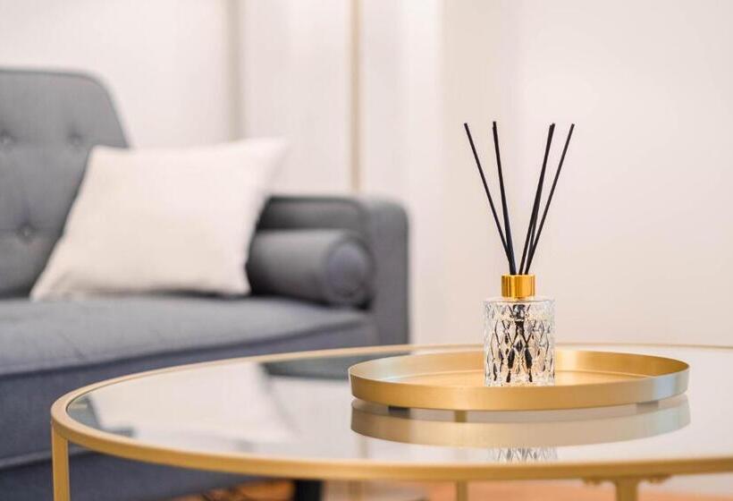 هاستل The Host   Web Check In