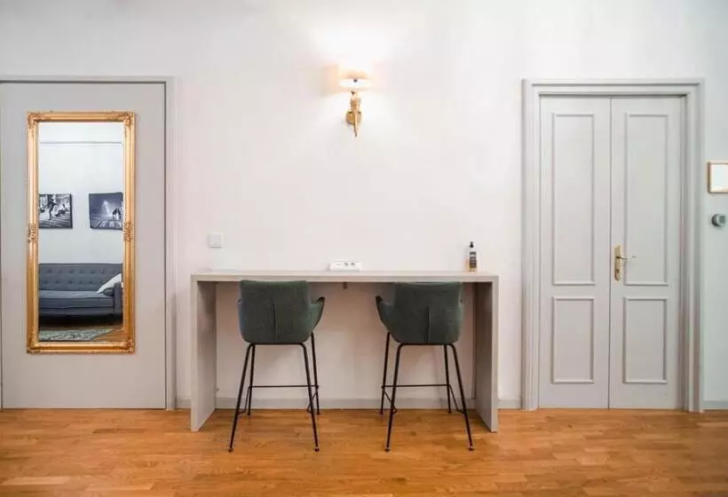 هاستل The Host   Web Check In