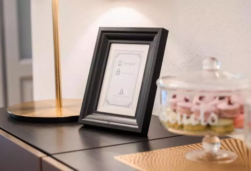 هاستل The Host   Web Check In