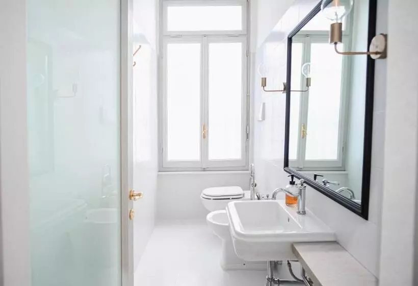 هاستل The Host   Web Check In