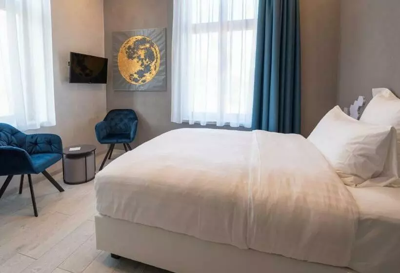 Hotelli Liebknecht 13