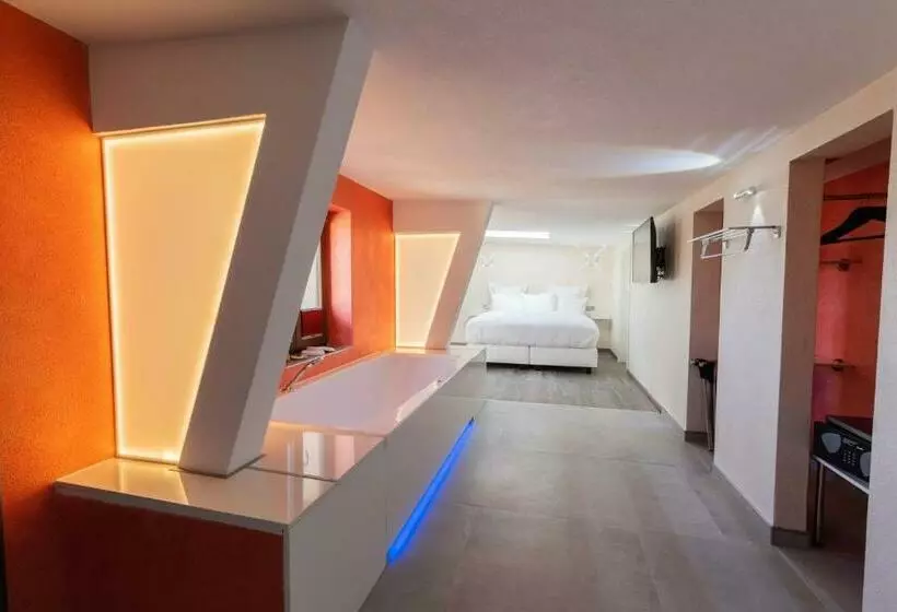 Hotelli Liebknecht 13