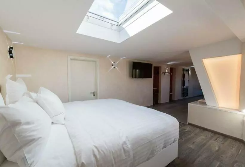 Hotelli Liebknecht 13