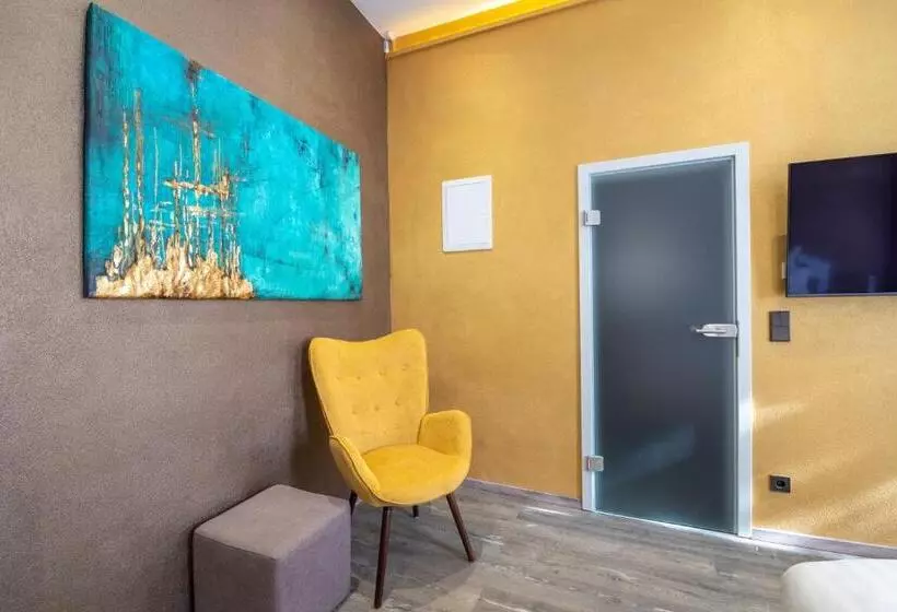 Hotelli Liebknecht 13