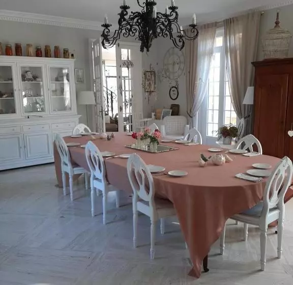 Aamiaismajoitus (B&B) Maison Coqueréaumont