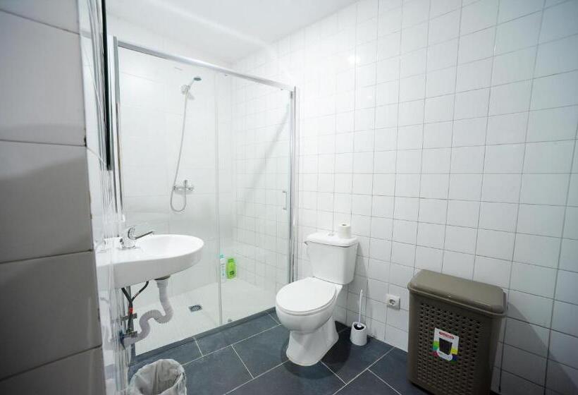 تختخواب و صبحانه San Basilio´s Red House