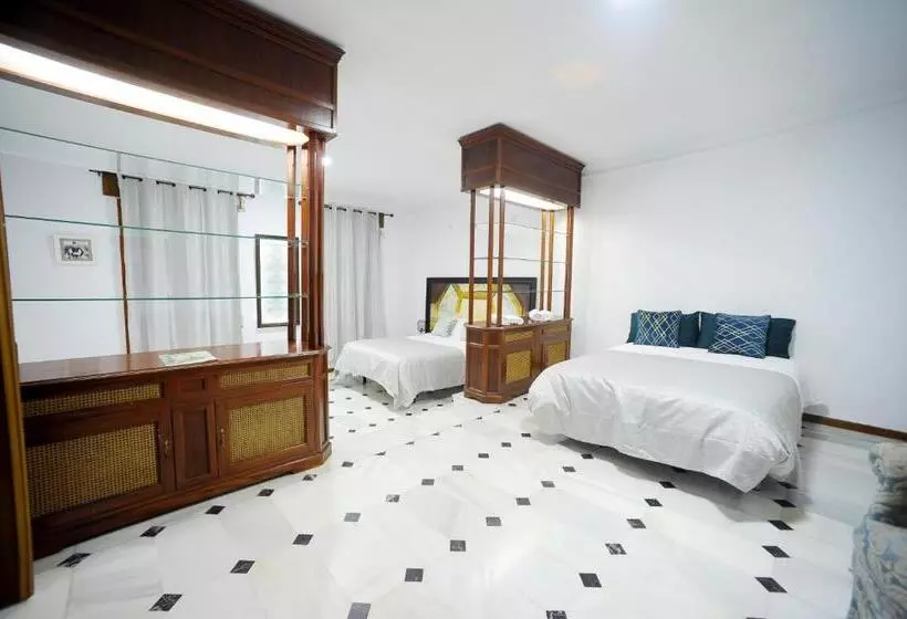 تختخواب و صبحانه San Basilio´s Red House