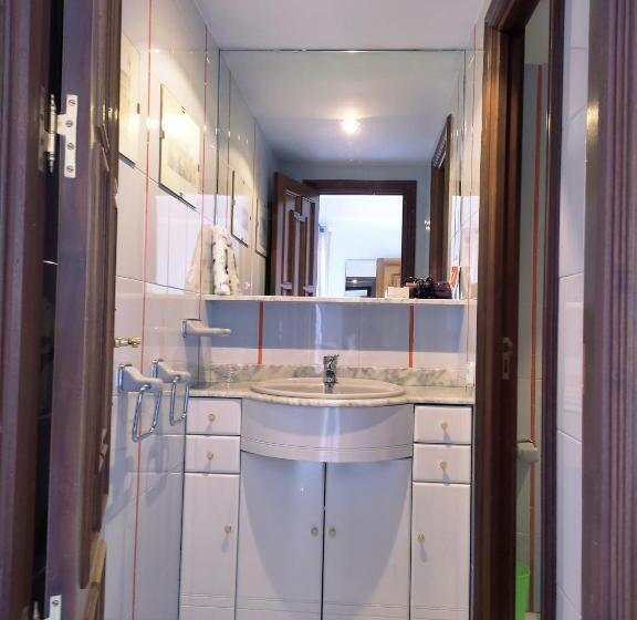 تختخواب و صبحانه San Basilio´s Red House