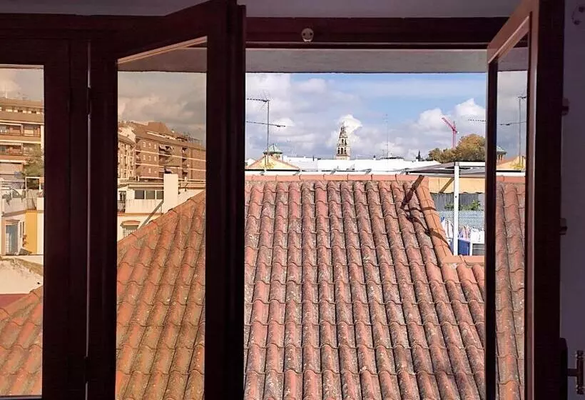 تختخواب و صبحانه San Basilio´s Red House