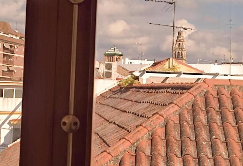 تختخواب و صبحانه San Basilio´s Red House