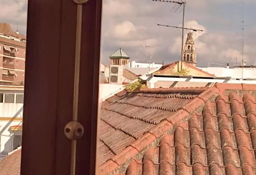 تختخواب و صبحانه San Basilio´s Red House