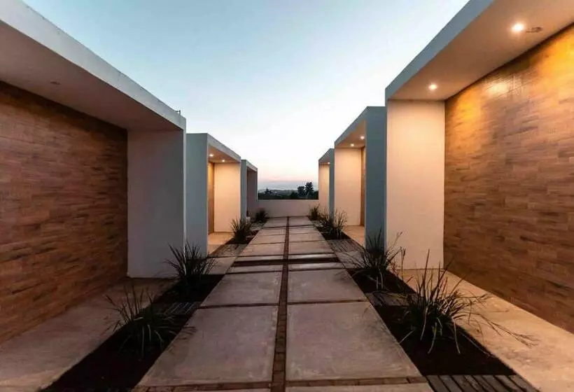 Collins Village Hotel Boutique