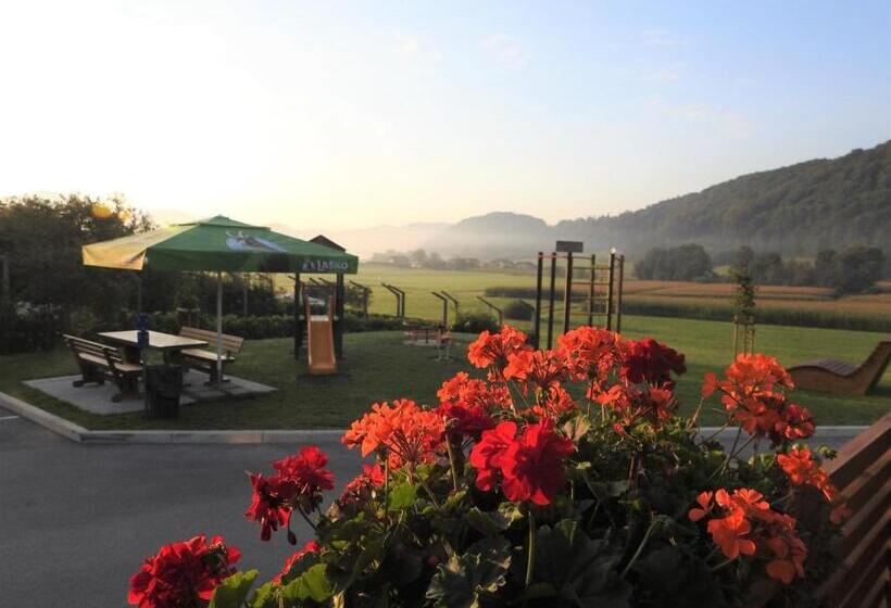 پانسیون Rooms S Center