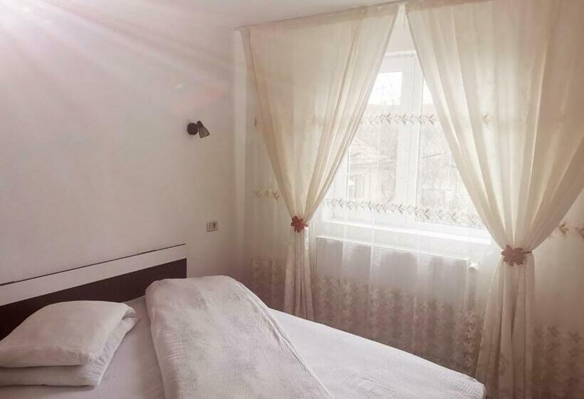 بنسيون Casa Lidia