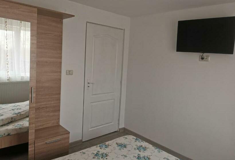 بنسيون Casa Lidia