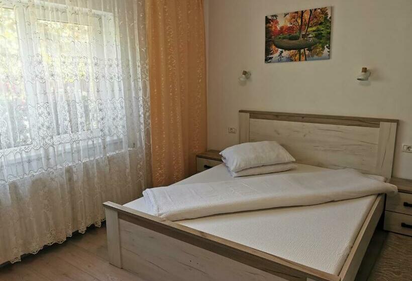 بنسيون Casa Lidia