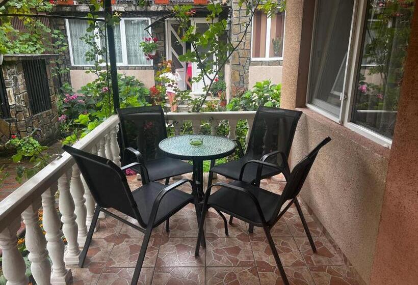 بنسيون Casa Lidia