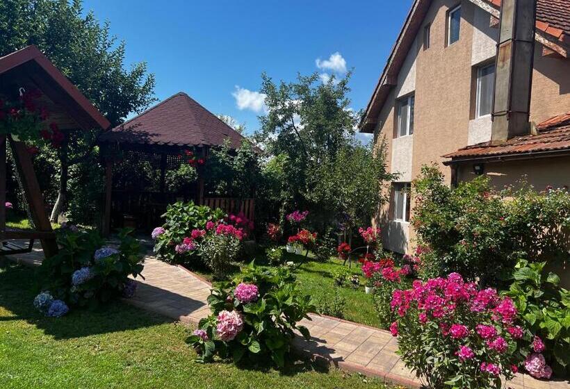 بنسيون Casa Lidia