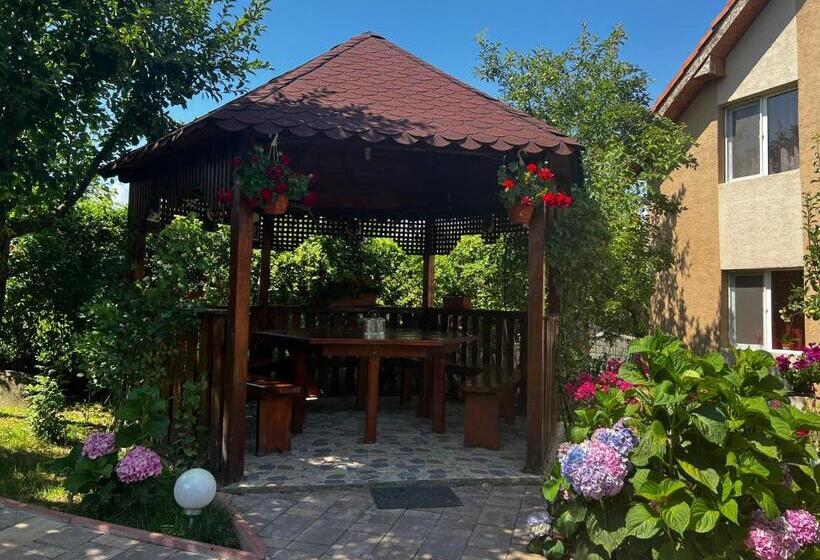 بنسيون Casa Lidia