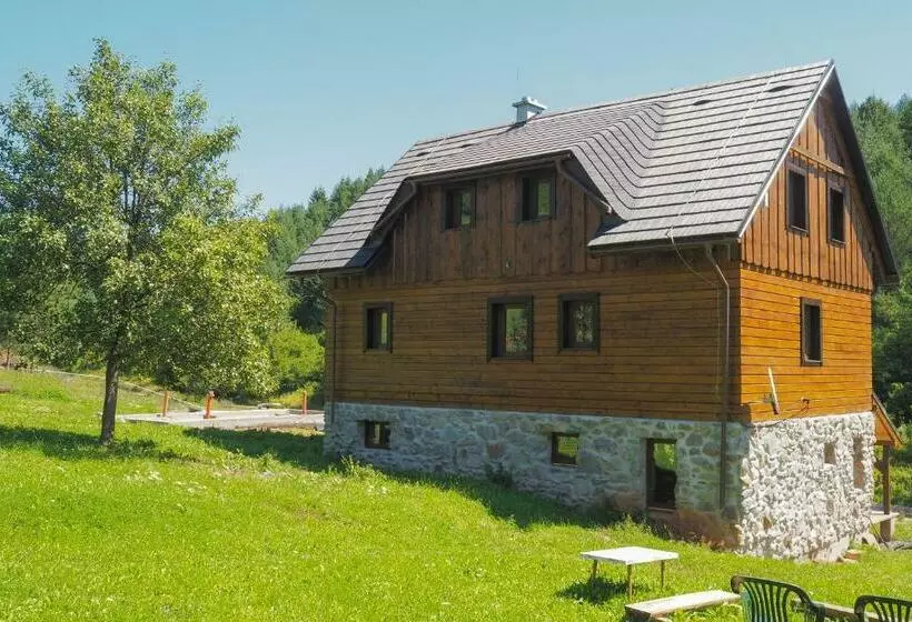 Majatalo Farma Javor