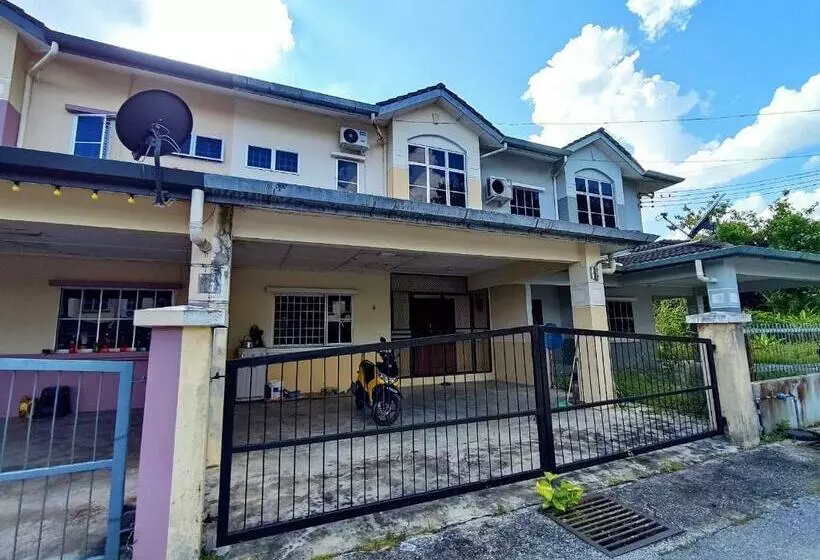 ホテル Oyo 90323 Iqbal Homestay
