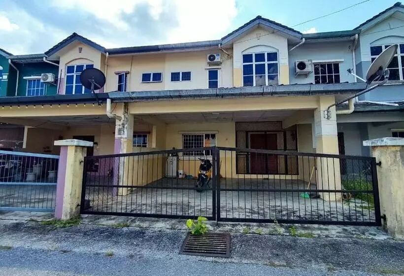 ホテル Oyo 90323 Iqbal Homestay