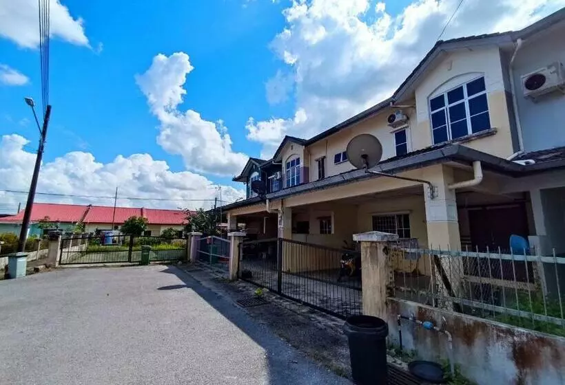 ホテル Oyo 90323 Iqbal Homestay