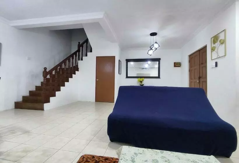 ホテル Oyo 90323 Iqbal Homestay