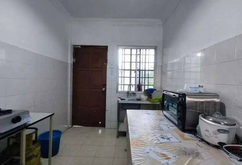 ホテル Oyo 90323 Iqbal Homestay