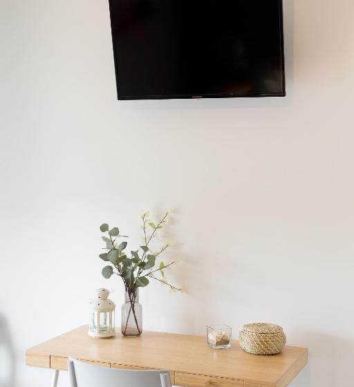 פנסיון Nerissa Suites&rooms