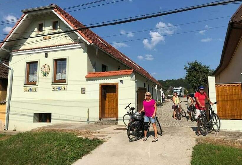 膳宿费 Retro Regina