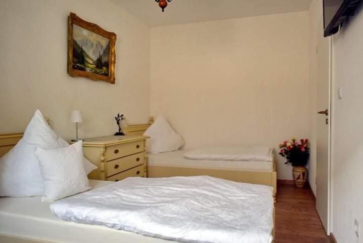 膳宿费 Retro Regina