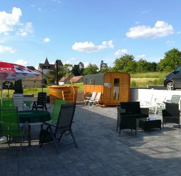 膳宿费 Retro Regina