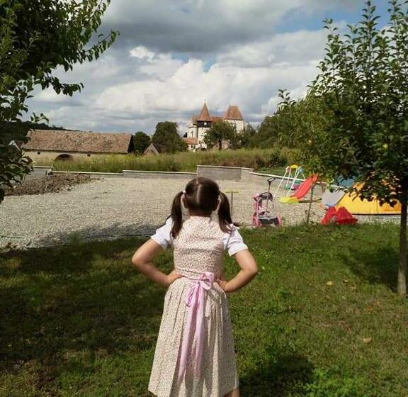 膳宿费 Retro Regina