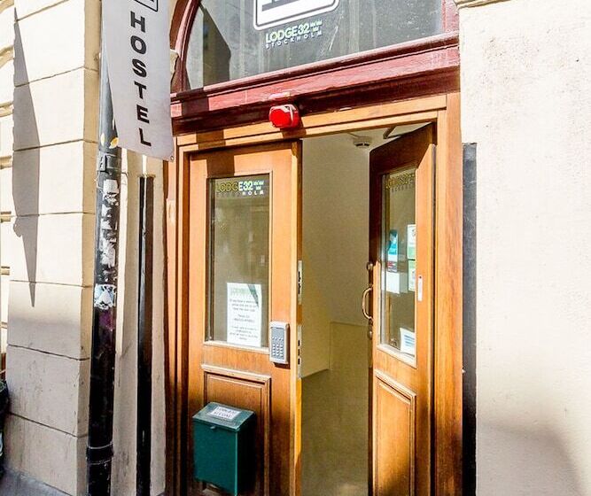 هاستل Nomad Cave