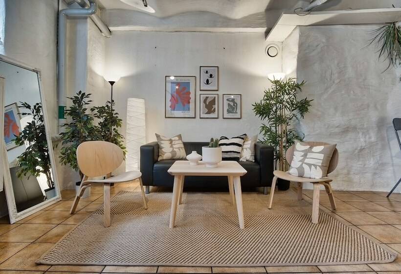 هاستل Nomad Cave