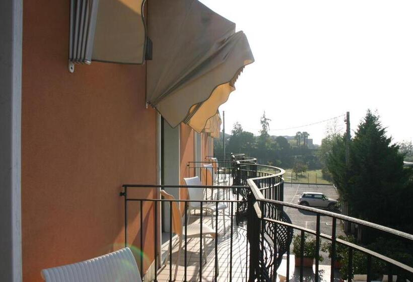 Отель Moro Freoni