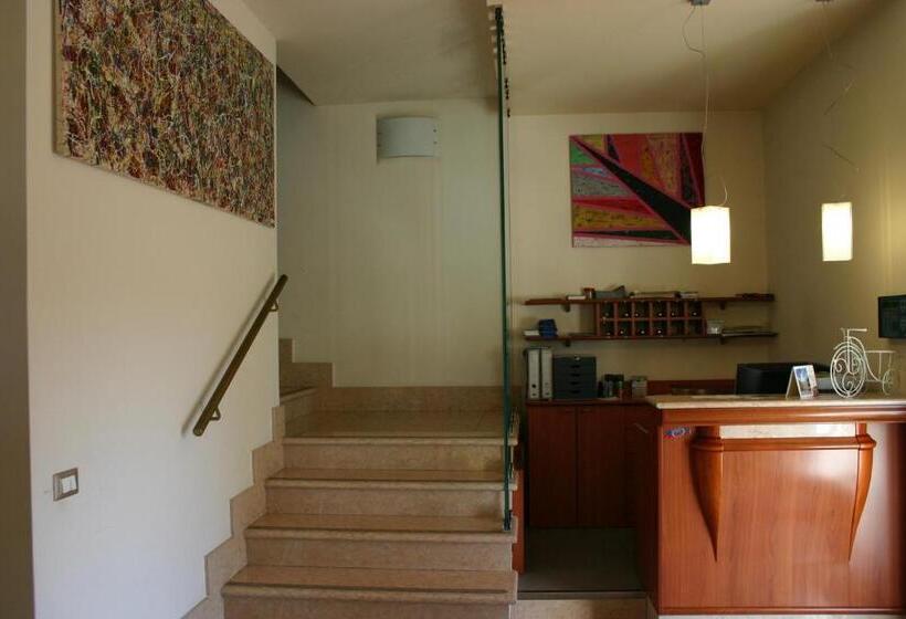 Отель Moro Freoni