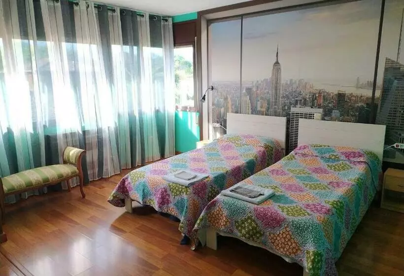 ユースホステル Family House Gijón