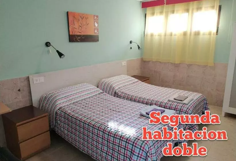 ユースホステル Family House Gijón