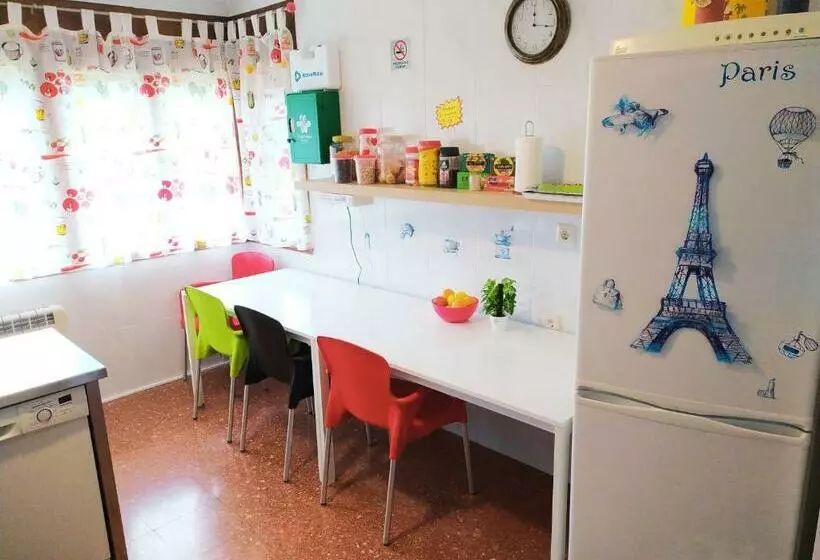 ユースホステル Family House Gijón