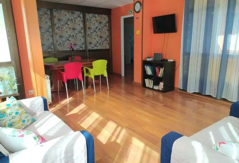 ユースホステル Family House Gijón