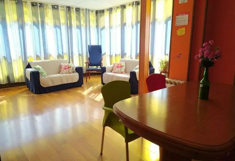 ユースホステル Family House Gijón