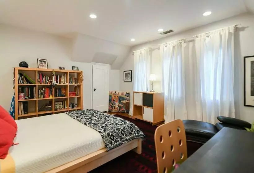 پانسیون Beautiful Airy Architectdesigned Room And Brand New Private Luxe Bathroom