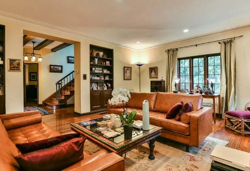 پانسیون Beautiful Airy Architectdesigned Room And Brand New Private Luxe Bathroom