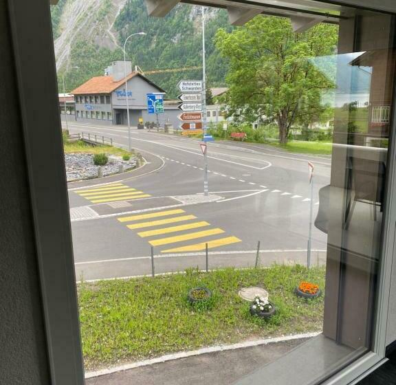 膳宿费 Moto Center Beo Ag