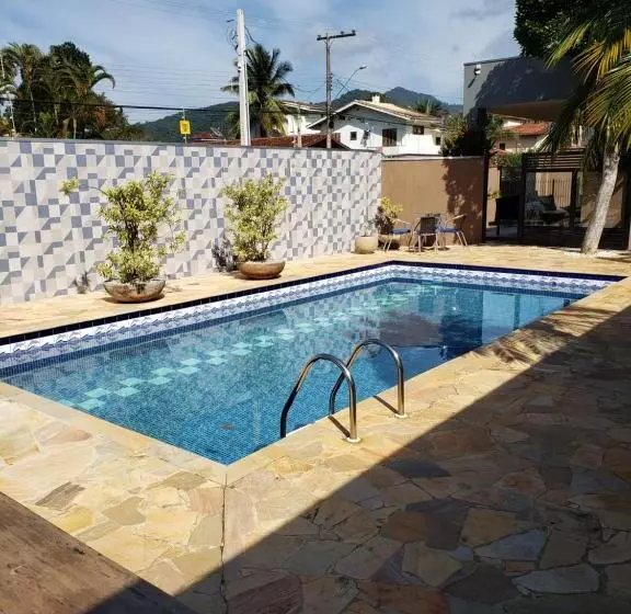 پانسیون Suítes Verano Ubatuba   Bairro Itaguá   Com Piscina