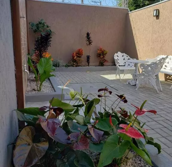 پانسیون Suítes Verano Ubatuba   Bairro Itaguá   Com Piscina