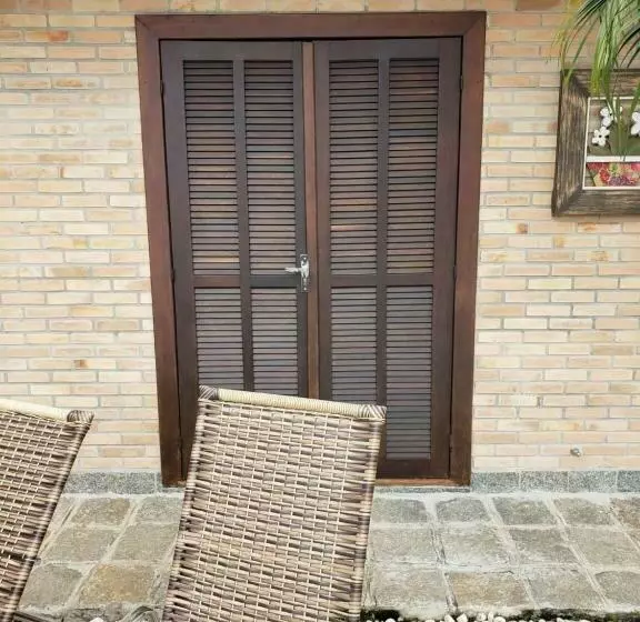 پانسیون Suítes Verano Ubatuba   Bairro Itaguá   Com Piscina